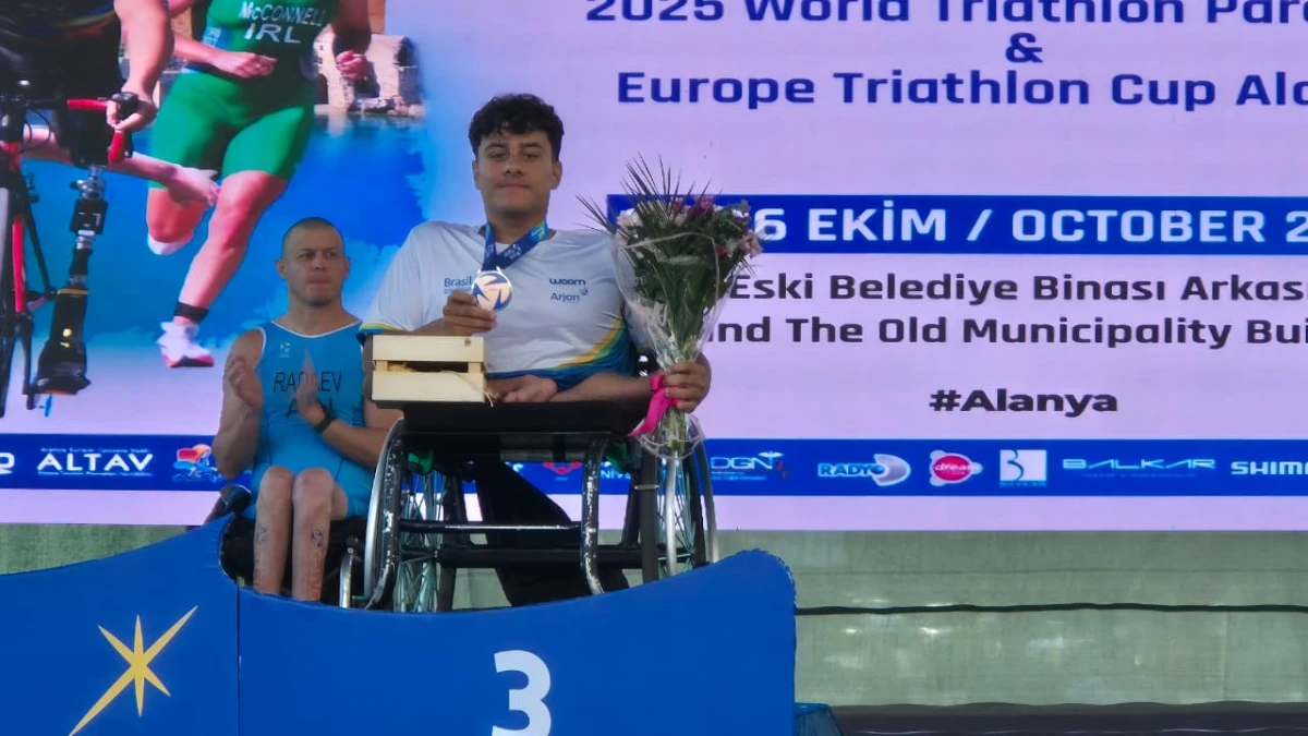 Lucas Henrique conquista medalha de bronze na Copa do Mundo de Paratriatlo