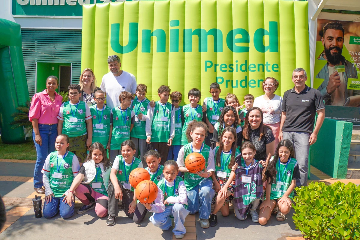 Unimed Prudente doa materiais esportivos ao Instituto EDESPP para incentivo a jovens atletas