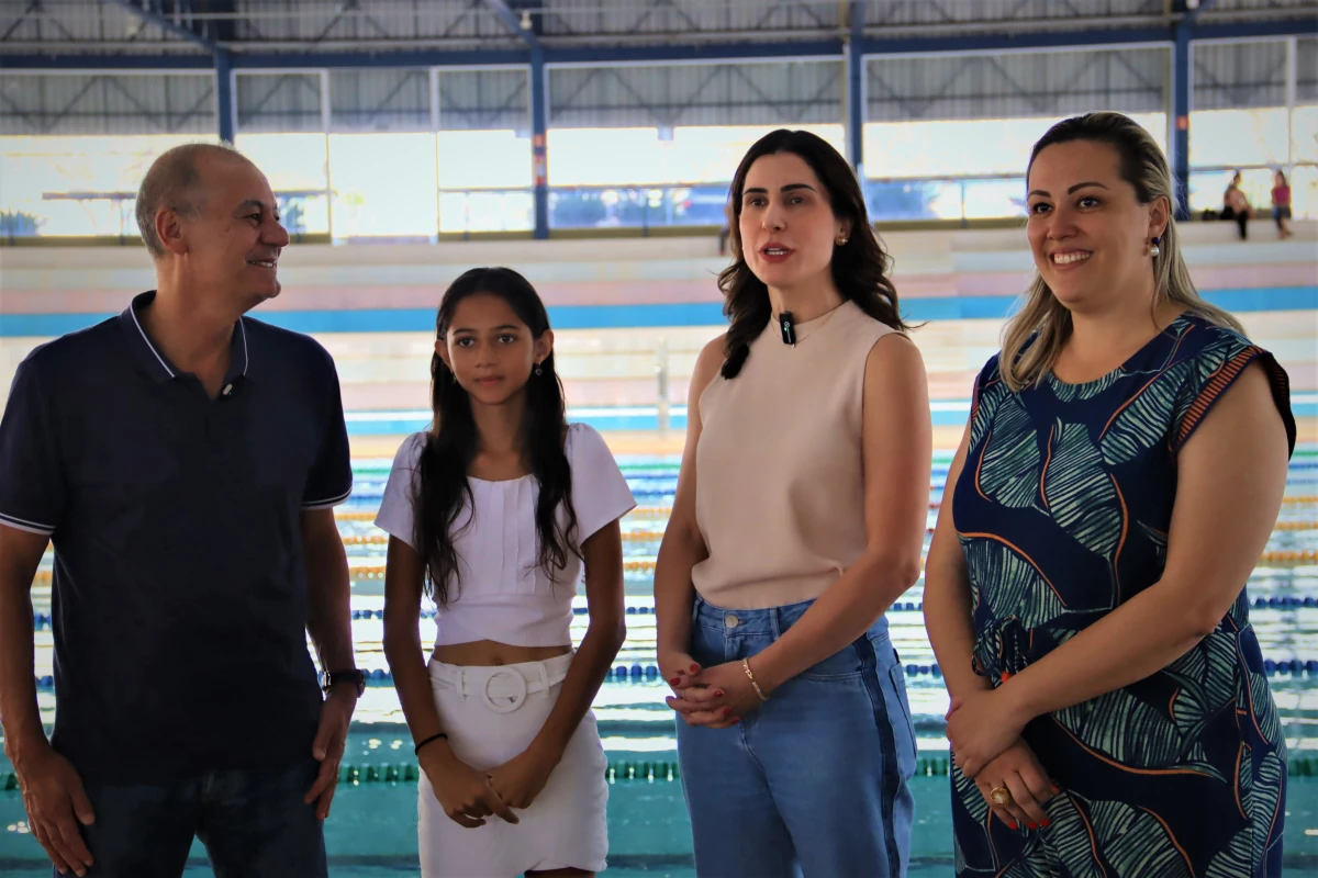 Unimed Presidente Prudente doa 200 toucas de natação para alunos do programa Cidadescola