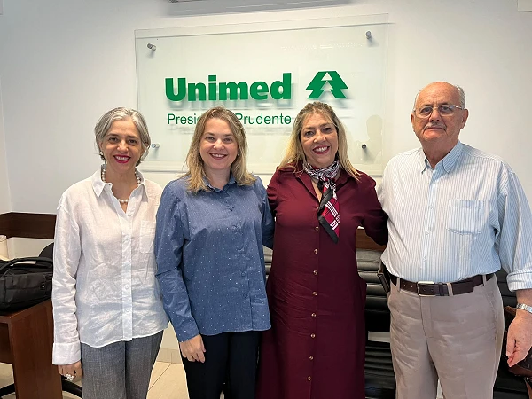 Unimed Prudente recebe visita da presidente do Fundo Social