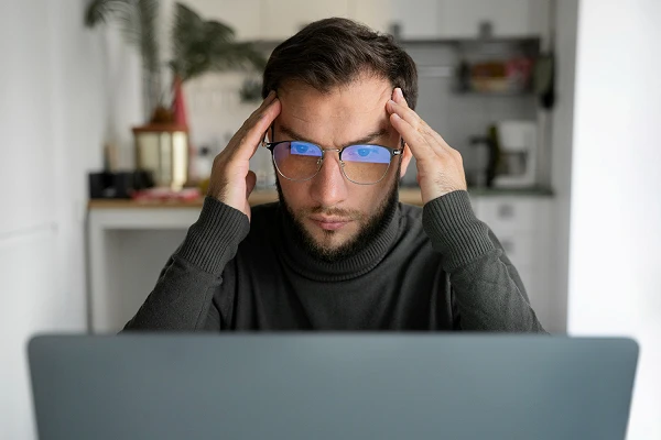 Proteja os olhos das telas: Dicas contra a Fadiga Ocular